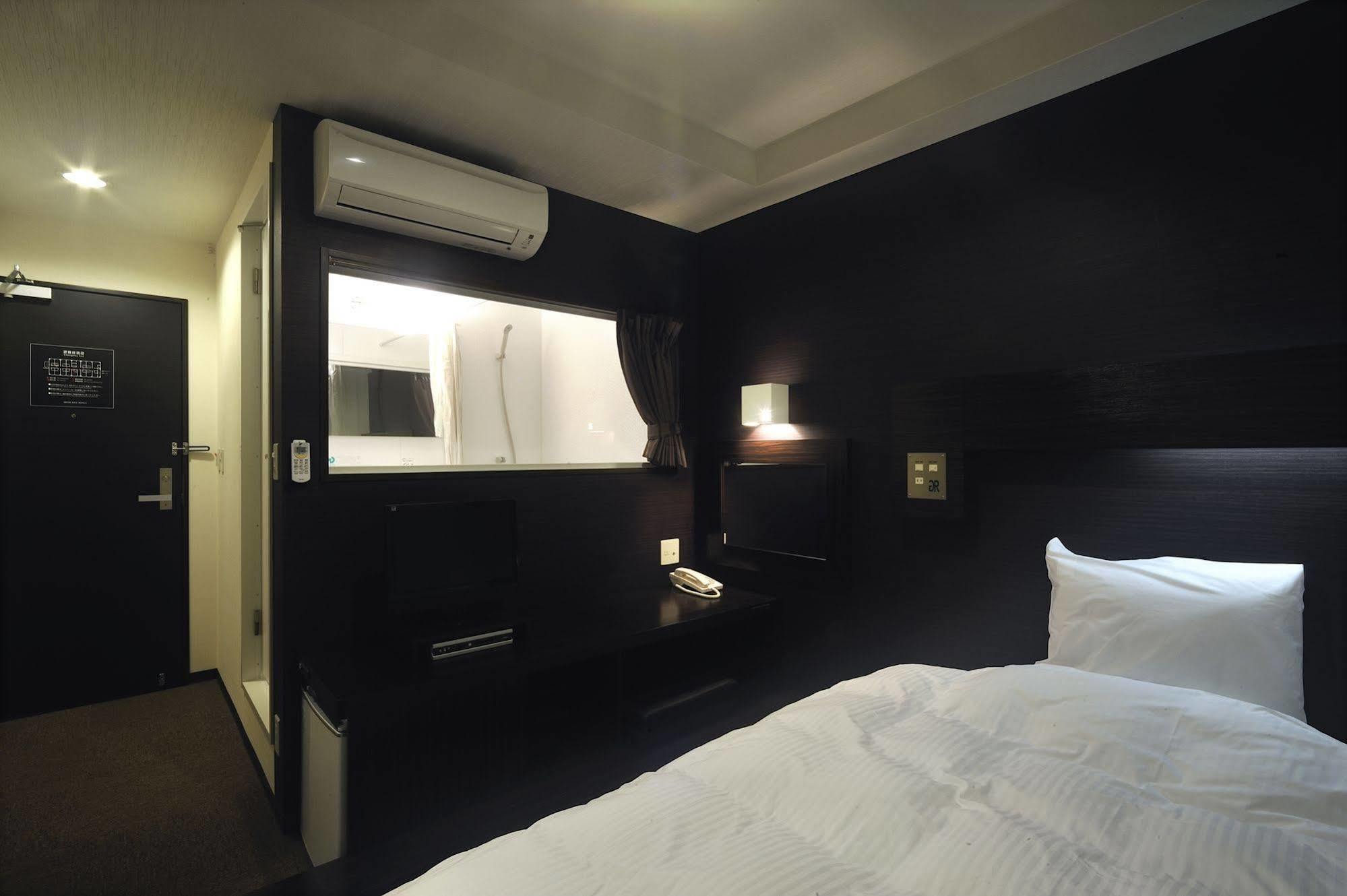 Green Rich Hotel Iwakuni Ekimae  Bagian luar foto