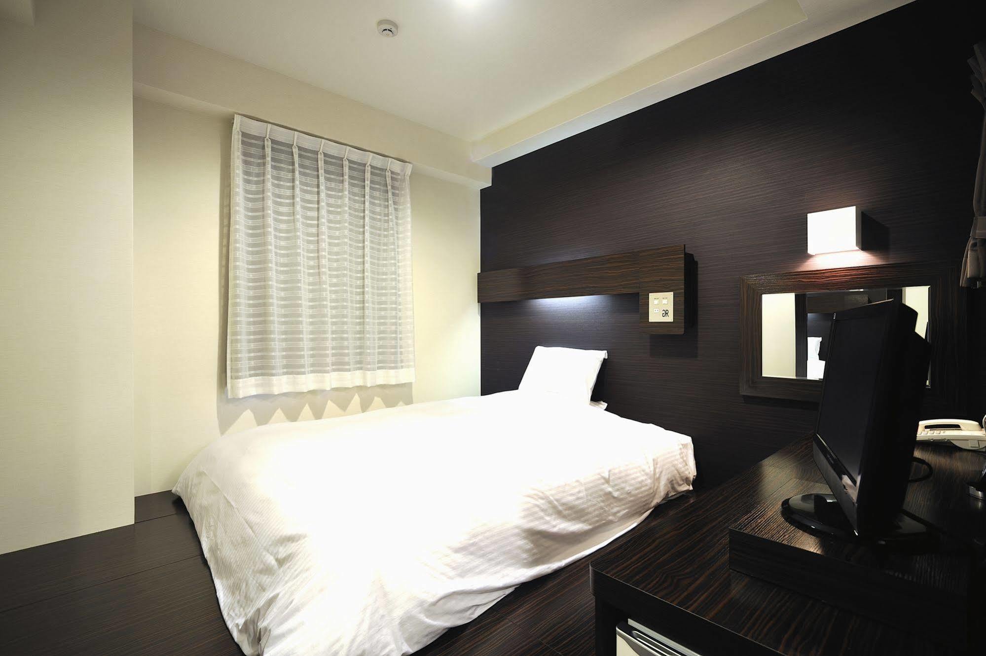 Green Rich Hotel Iwakuni Ekimae  Bagian luar foto