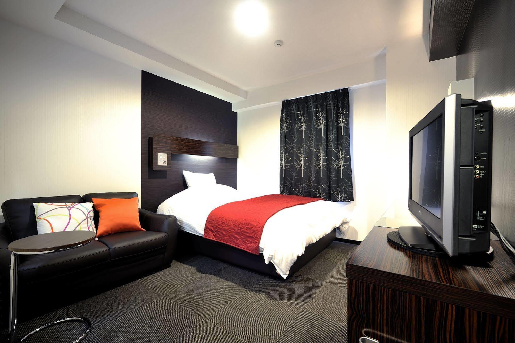 Green Rich Hotel Iwakuni Ekimae  Bagian luar foto