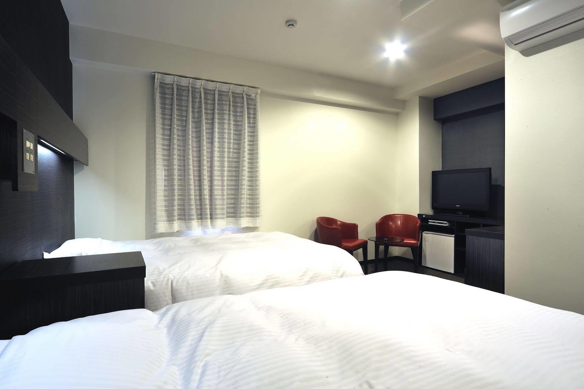 Green Rich Hotel Iwakuni Ekimae  Bagian luar foto