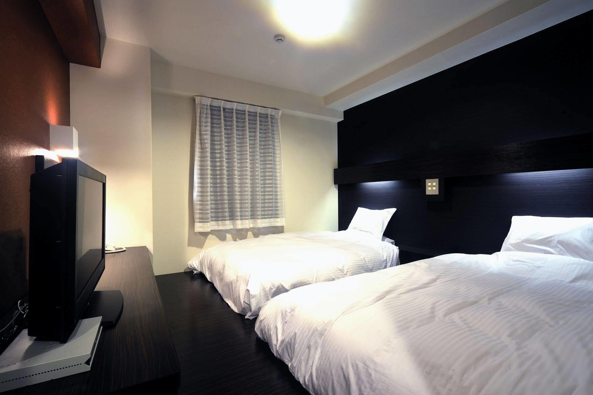 Green Rich Hotel Iwakuni Ekimae  Bagian luar foto